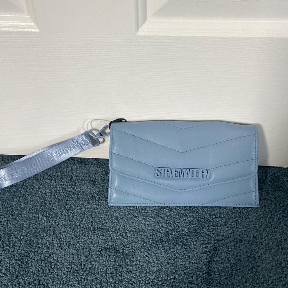 Steve Madden Wallet Wristlet Powder Blue
New with tags